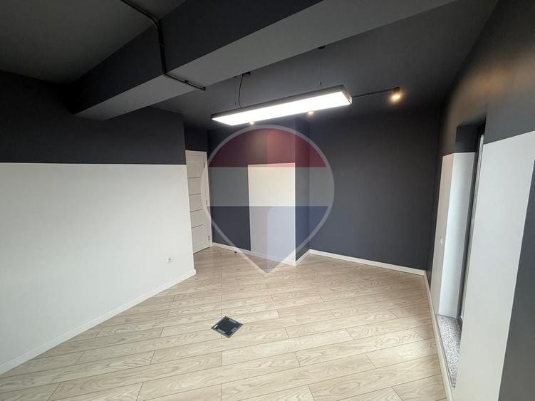 Casă individuală cu 13 camere cu Teren 600 Mp în Zorilor