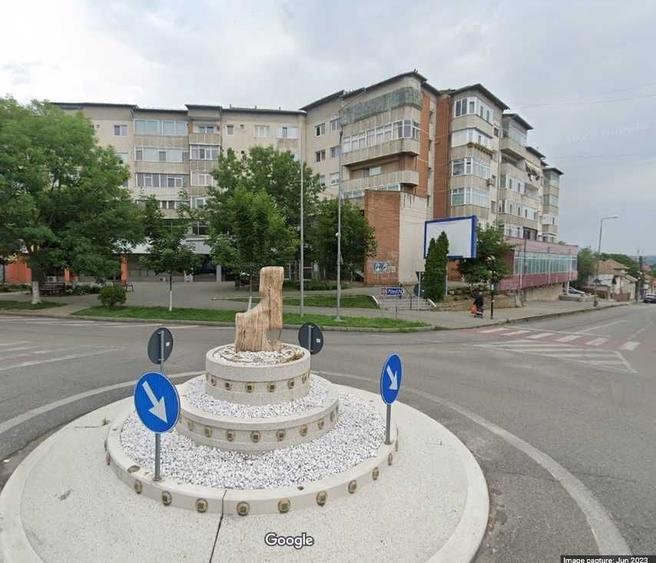 Apartament cu 3 camere decomandat în Drăgășani