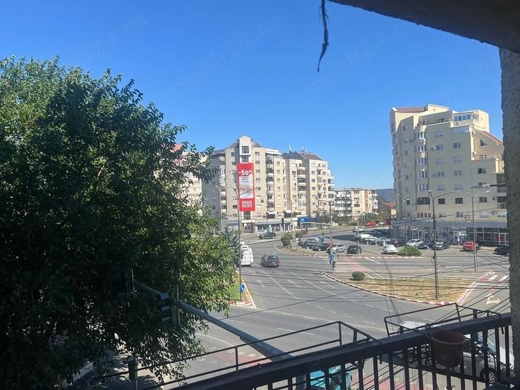 Apartament cu 2 camere semidecomandat în Pârneava