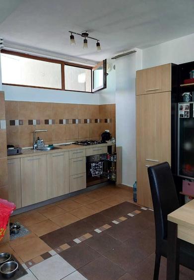 Apartament cu 3 camere semidecomandat în Exterior Vest