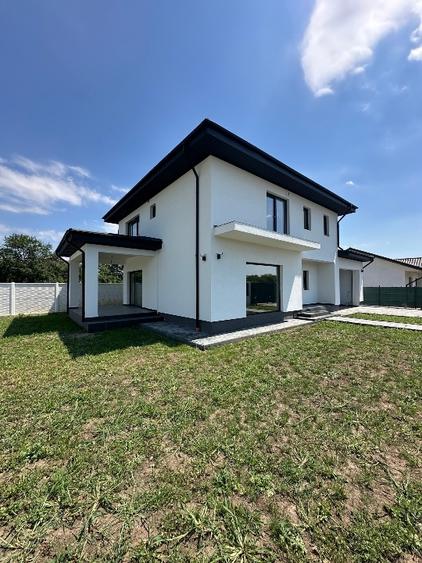 Casă individuală cu 4 camere cu Teren 497 Mp în Domnești