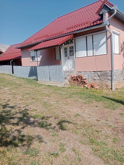 Casă cu 3 camere decomandat în Finciu