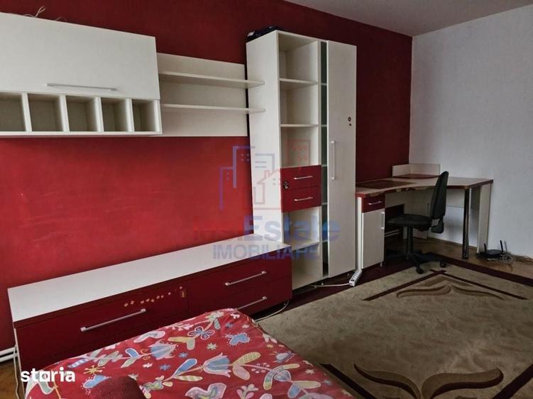 Apartament cu 3 camere decomandat în Alexandru cel Bun