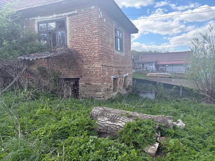 Casă cu 3 camere cu Teren 10 Mp în Sântioana