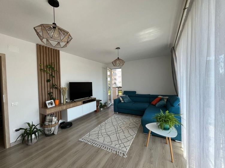 Apartament cu 3 camere decomandat în Central