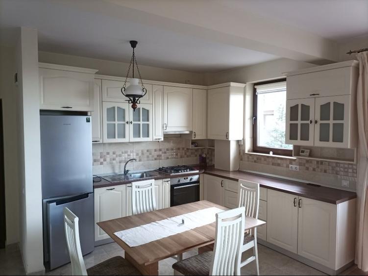 Apartament cu 3 camere decomandat în Europa