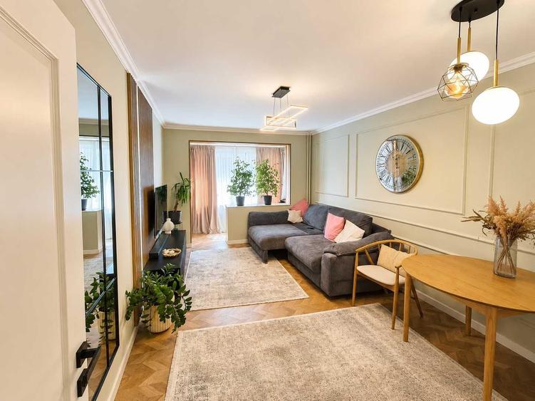 Apartament cu 3 camere decomandat în Central