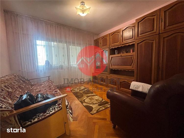 Apartament cu 3 camere decomandat în Central