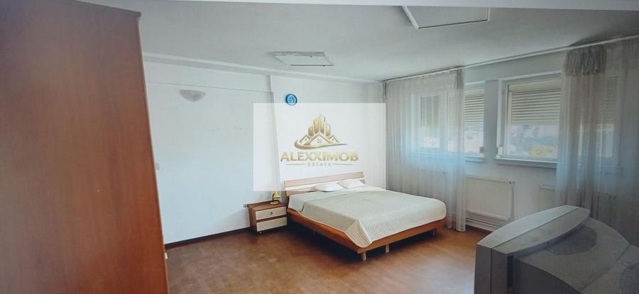 Casă individuală cu 10 camere cu Canalizare în Rahova