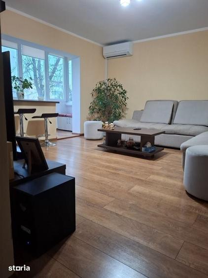 Apartament cu 4 camere decomandat, mobilat în Confecții