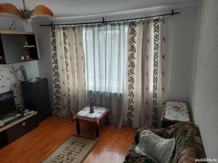 Apartament cu 3 camere semidecomandat în Câmpina