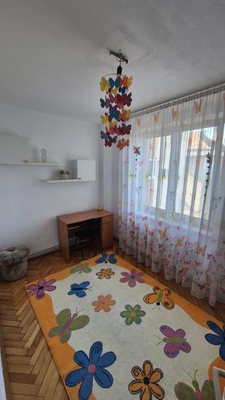 Apartament cu 4 camere decomandat în Central