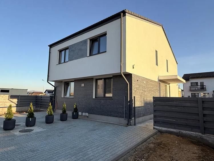 Casă cu 3 camere cu Teren 250 Mp în Sânpetru