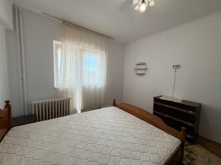 Apartament cu 3 camere decomandat, mobilat în Gară
