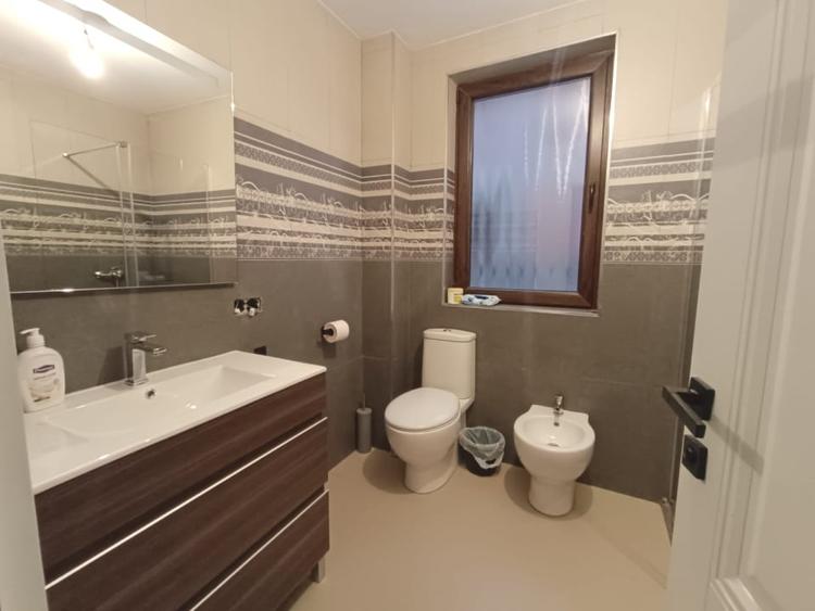 Casă individuală cu 5 camere cu Teren 300 Mp în Lancrăm