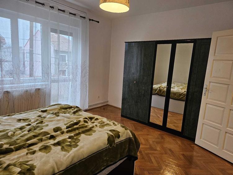 Apartament cu 3 camere decomandat în Ghiroda