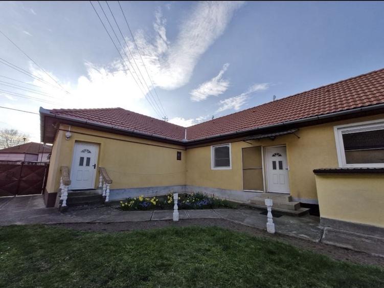 Casă cu 4 camere în Mănărade
