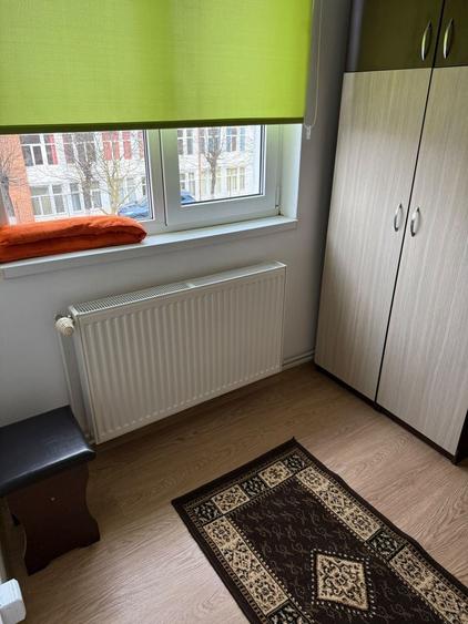 Apartament cu 3 camere semidecomandat în Central