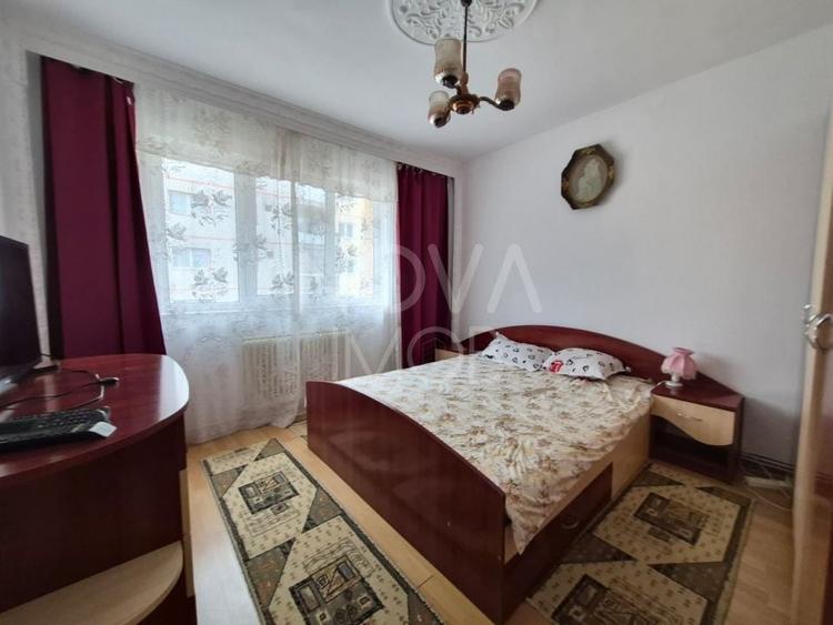 Apartament cu 3 camere decomandat, mobilat în Vasile Aaron