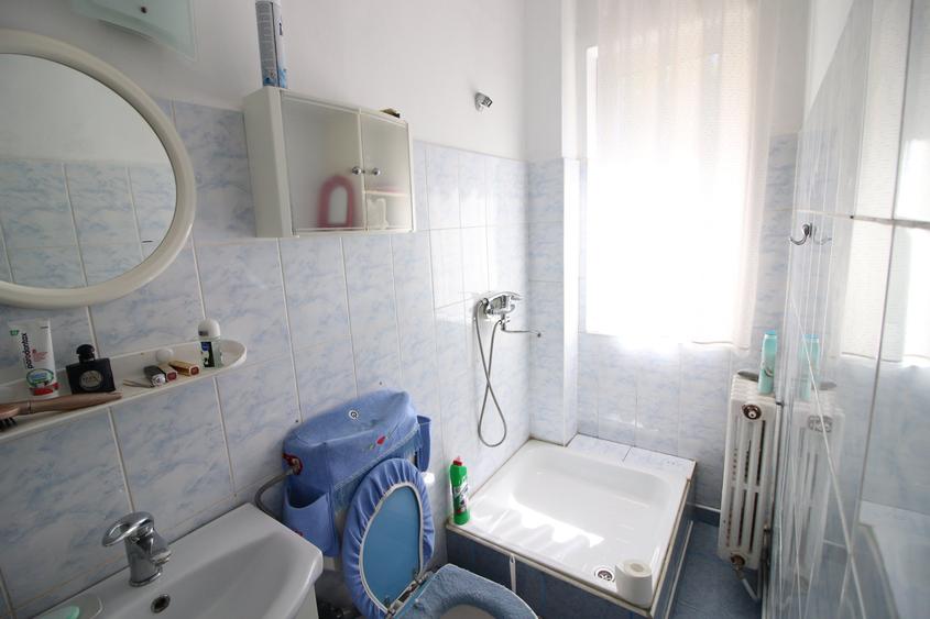 Casă individuală cu 4 camere cu Canalizare în Central