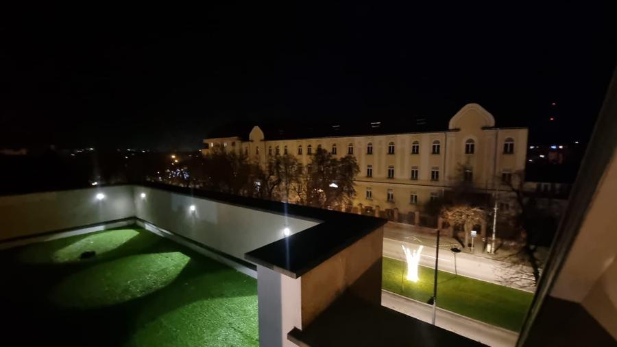 Apartament cu 4 camere decomandat în Central