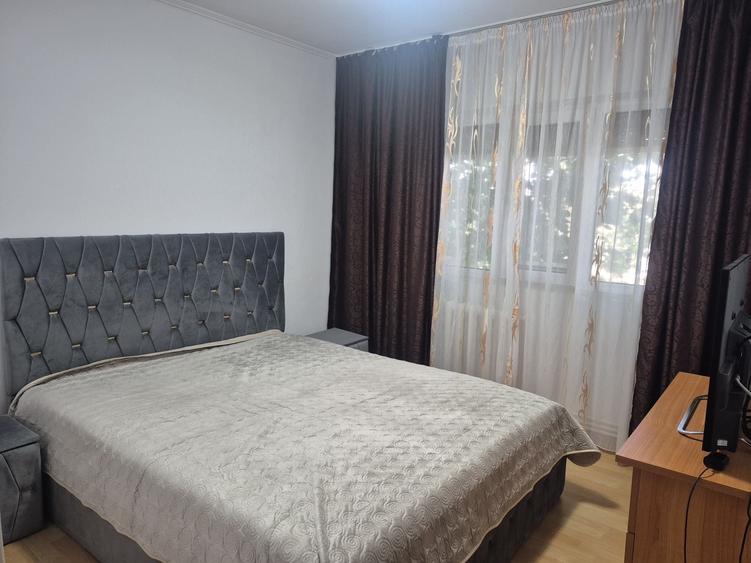Apartament cu 3 camere decomandat în Florești