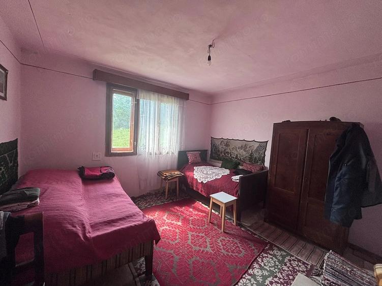 Casă cu 4 camere cu Teren 11000 Mp în Fânațe (Band)