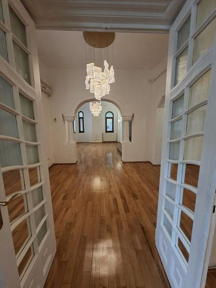 Casă cu 10 camere cu Teren 280 Mp în Pache Protopopescu