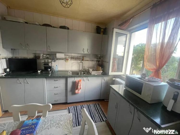 Apartament cu 3 camere semidecomandat în Valea Rosie