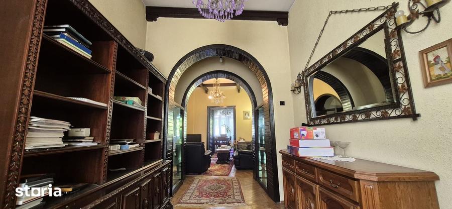 Apartament cu 3 camere decomandat în Șerban Vodă