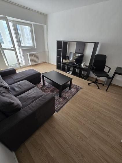 Apartament cu 2 camere semidecomandat, mobilat în P-ța Victoriei