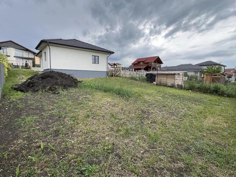 Casă individuală cu 3 camere cu Canalizare în Câmpenești