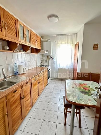Apartament cu 4 camere decomandat, mobilat în Mărăști