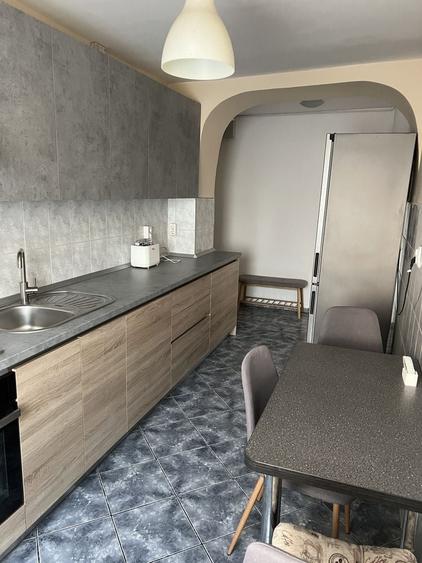 Apartament cu 3 camere decomandat în Astra