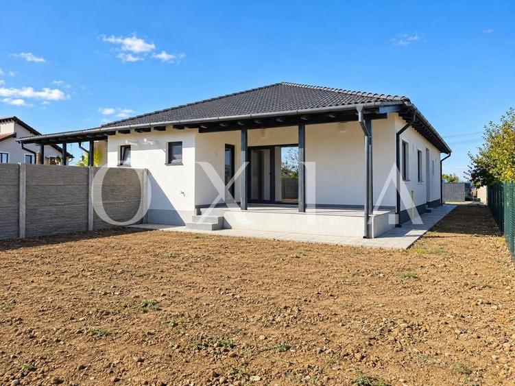 Duplex cu 4 camere cu Canalizare în Șag