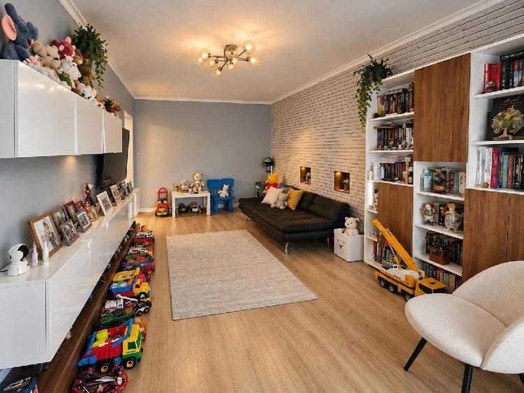 Apartament cu 4 camere decomandat în Miga