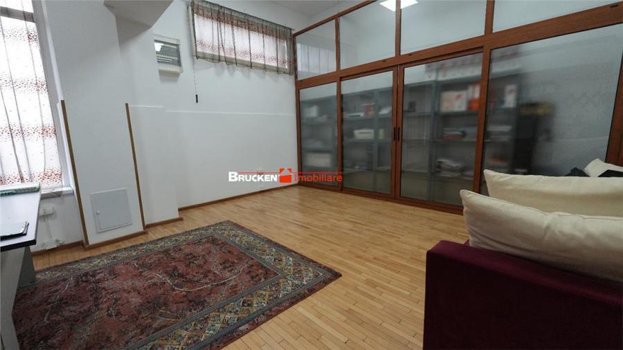 Spațiu comercial, de 232 mp, în Central
