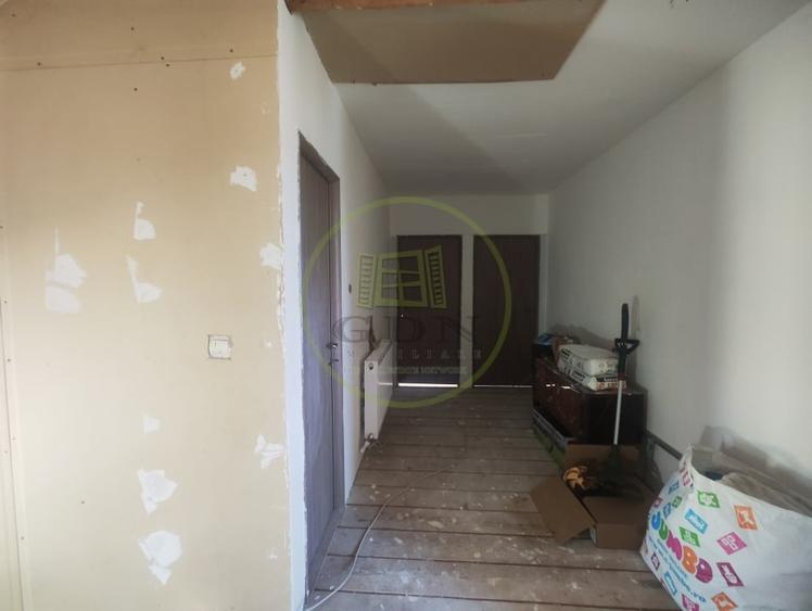 Casă individuală cu 5 camere cu Teren 293 Mp în Șimnicu de Jos