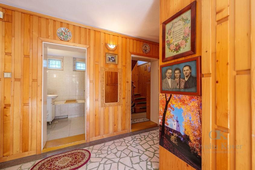 Casă individuală cu 7 camere cu Canalizare în Central