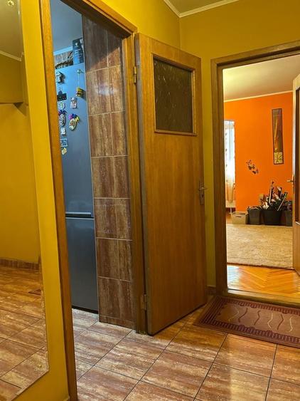 Apartament cu 4 camere decomandat în Titan