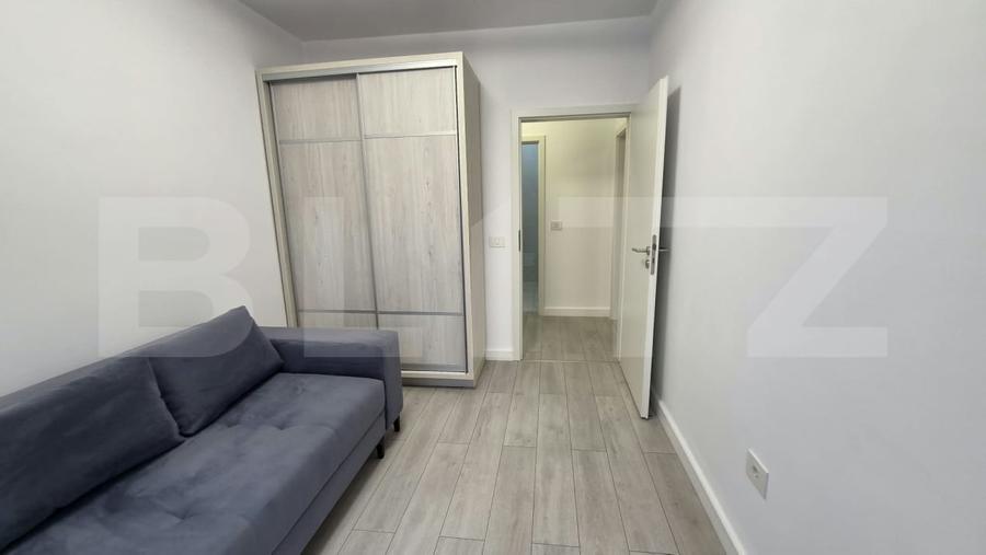 Apartament cu 3 camere decomandat, mobilat în Tractorul