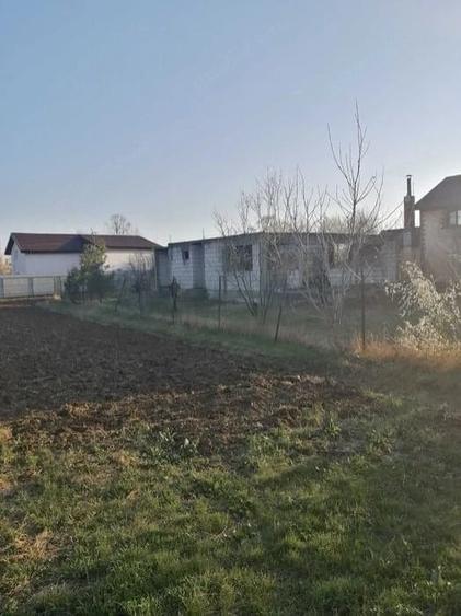 Casă cu 5 camere cu Teren 800 Mp în Negoiești