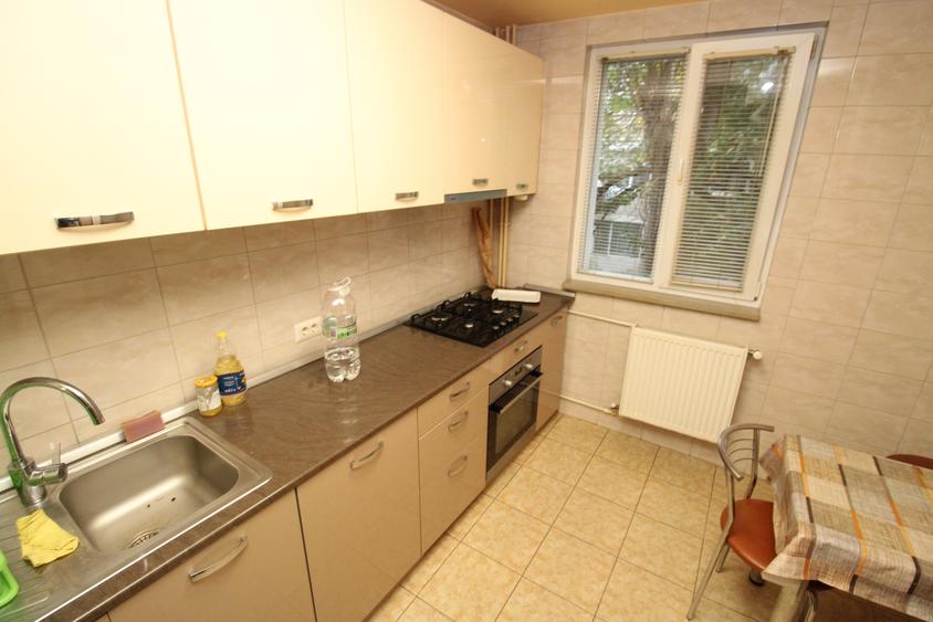 Apartament cu 3 camere decomandat în Drumul Taberei