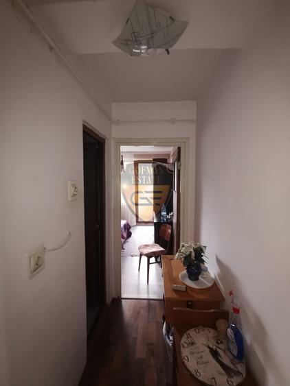 Apartament cu 4 camere decomandat, mobilat în City Park Mall