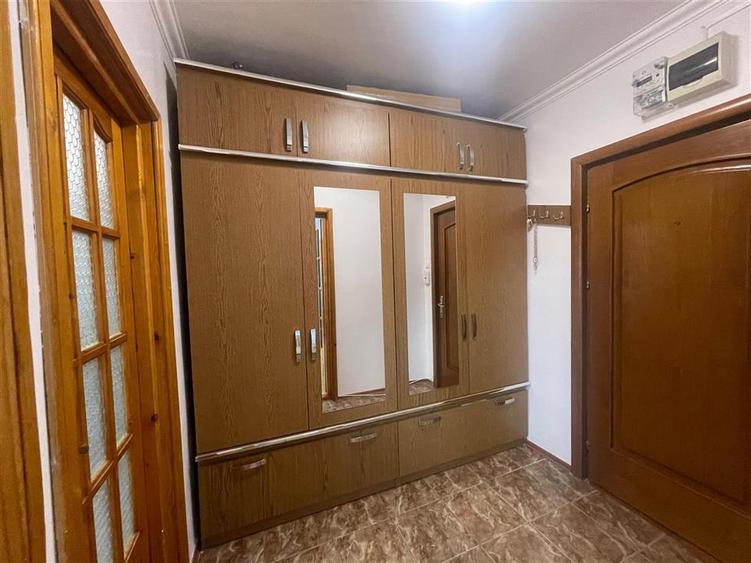 Apartament cu 2 camere semidecomandat, mobilat în Ultracentral