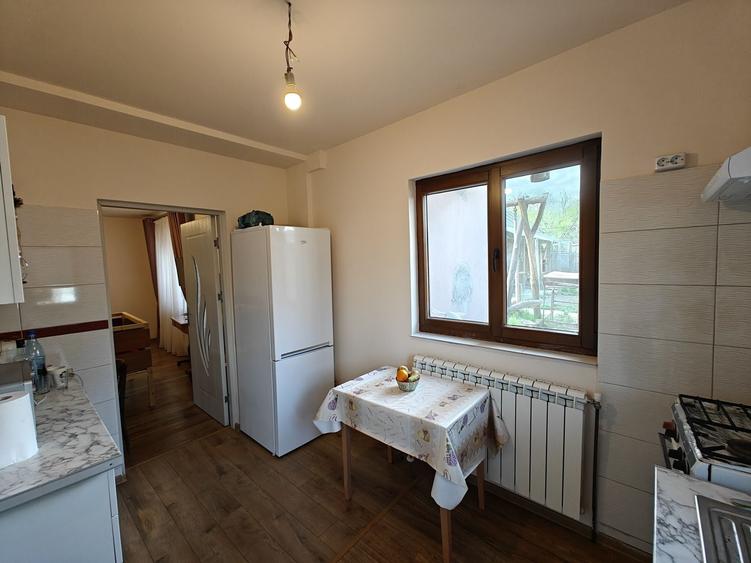 Casă cu 4 camere în Faraoani