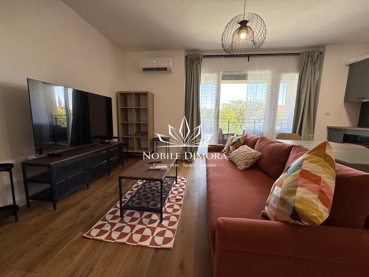Apartament cu 2 camere semidecomandat, mobilat în Central