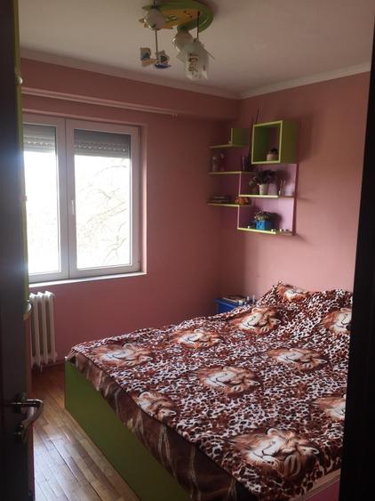 Apartament cu 3 camere decomandat în Cantemir