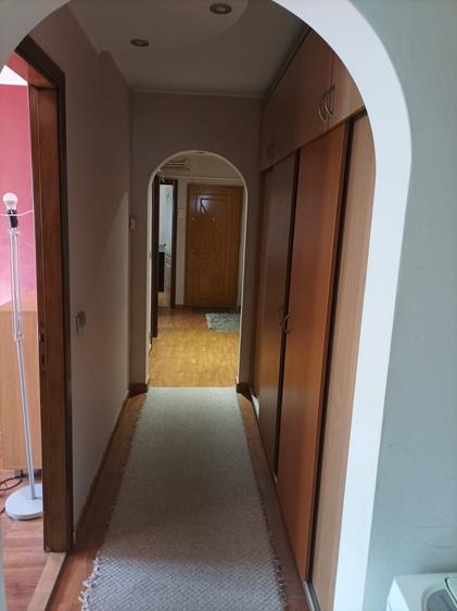 Apartament cu 3 camere decomandat în Nicolina