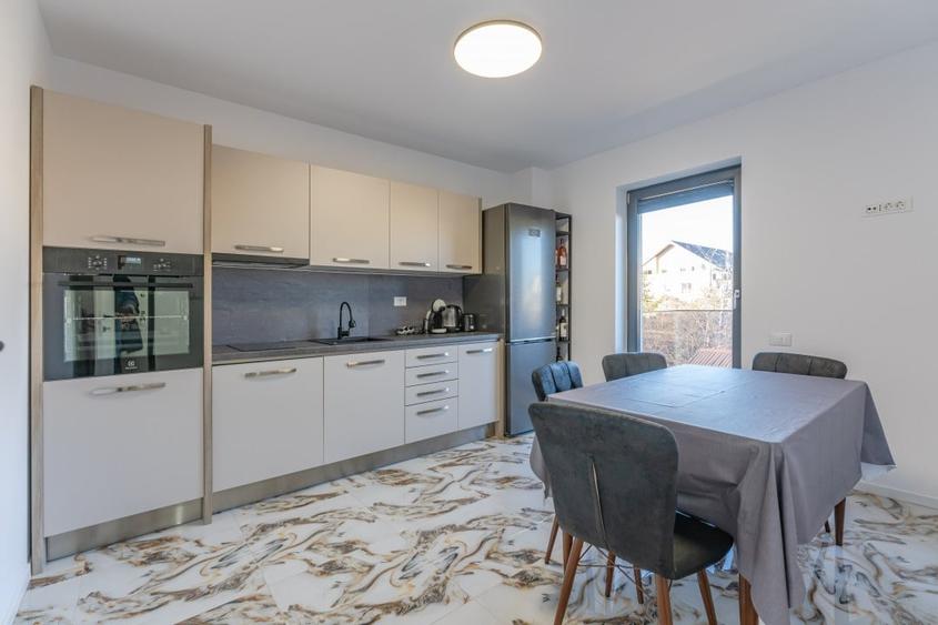 Apartament cu 2 camere decomandat, mobilat în Tractorul